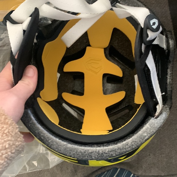 Capix yellow helmet brand new with padding - Picture 4 of 6